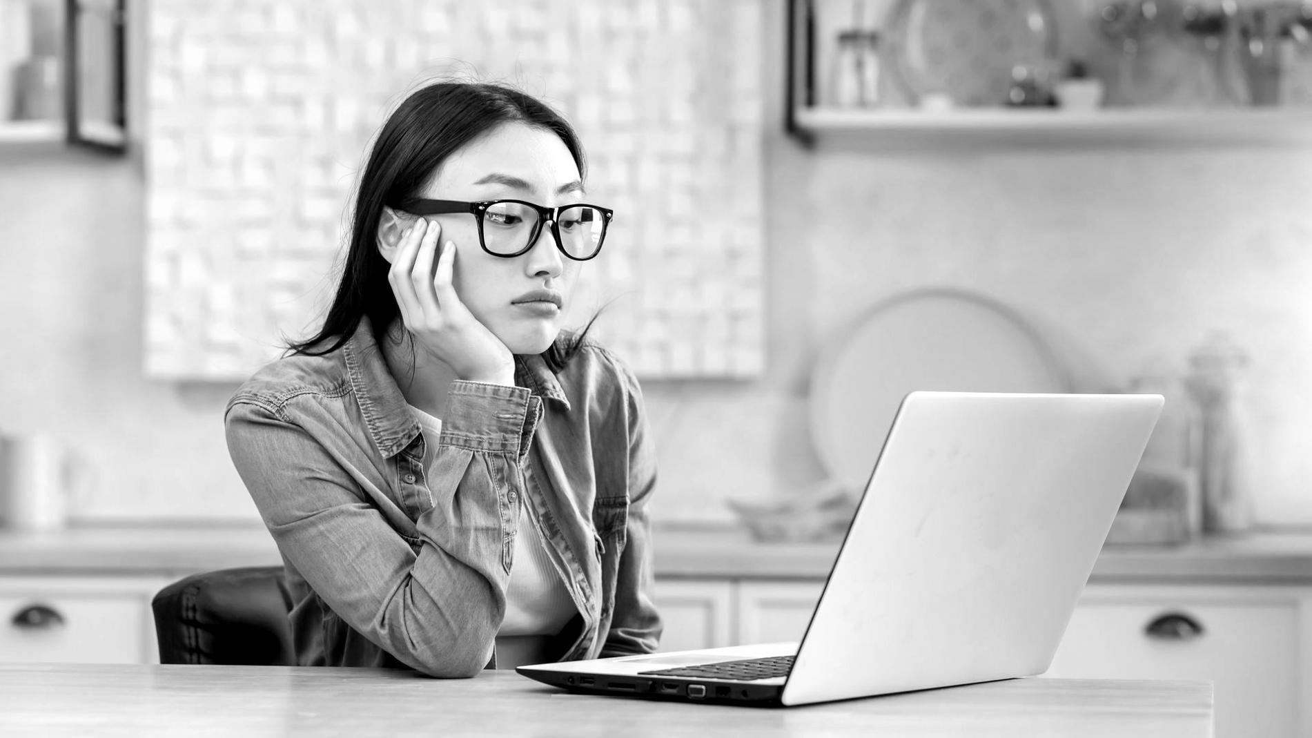 Gruppenarbeit während eines Online-Seminars bei Dyvaraelex